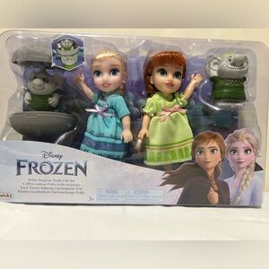 Disney’s Frozen petite surprise trolls gift set